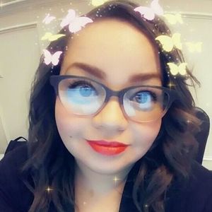 Meet your Posher, Laurie